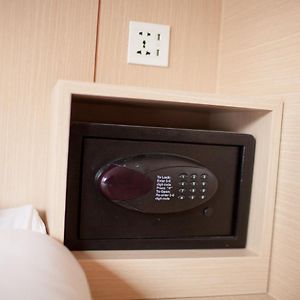 8-Bed Mixed Dormitory Room